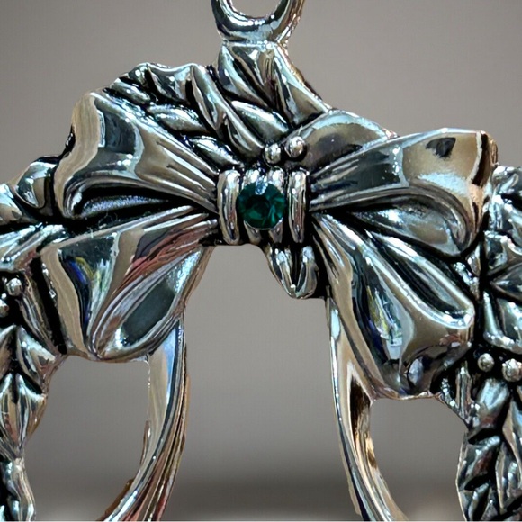 Regent Square Wreath Silver Plated Swarovski Crystals Christmas Ornament in Box - Picture 3 of 10